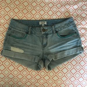 Jean Shorts w/ Embroidery 💚